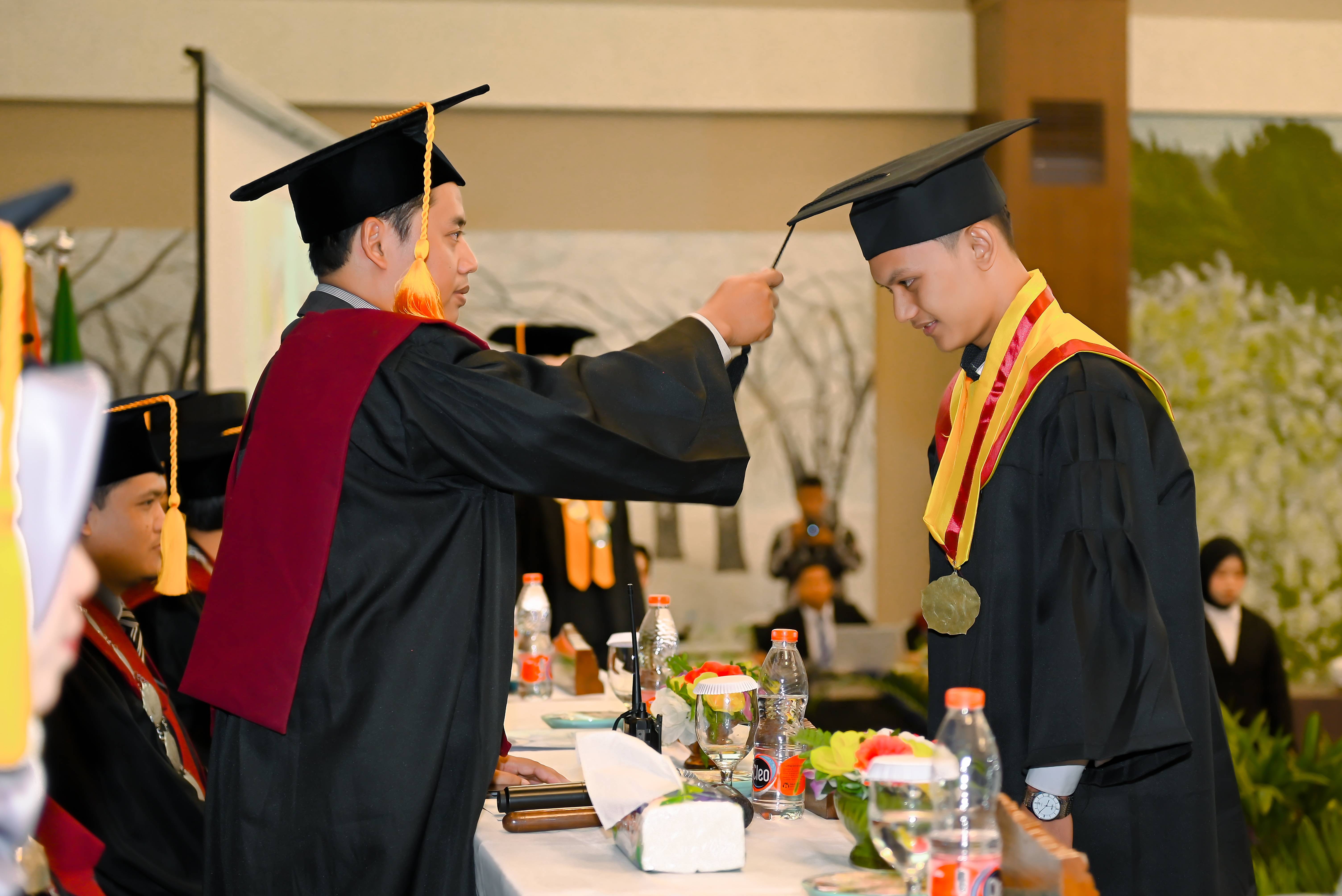 Wisuda, Toga, dan Budidaya Obat